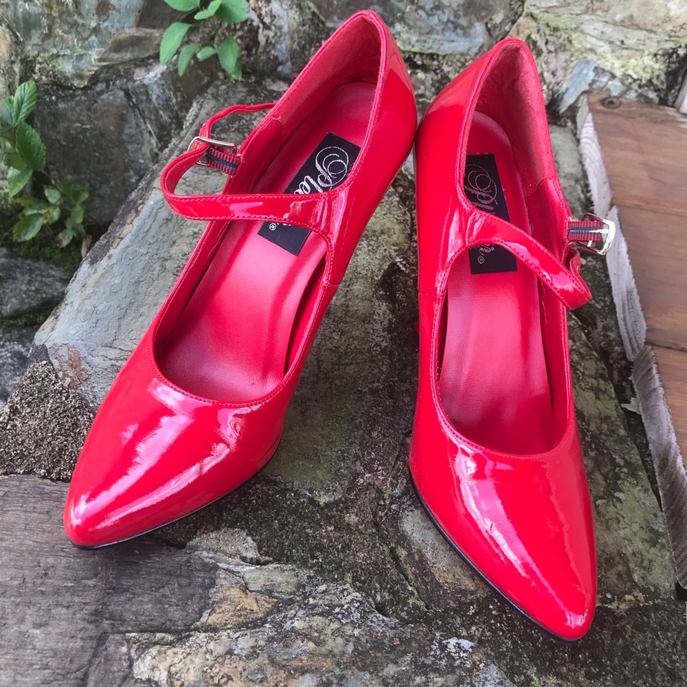 Fire red heels🔥🔥🔥